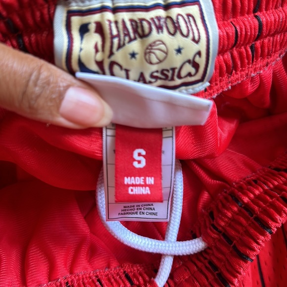 Mitchell & Ness Hardwood Classics Swingman Chicago Bulls Basketball Shorts - Picture 7 of 7